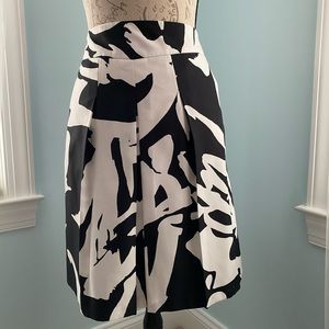 Anne Taylor black and white pleated skirt
